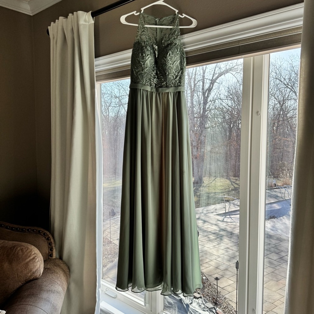 Elegant Sage Green Lace Evening Gown